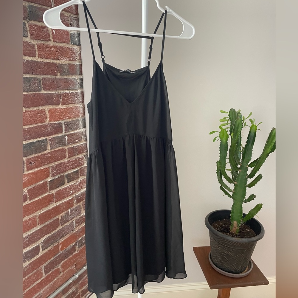Beautiful Express Spaghetti Strap LBD 🖤 Size Small
